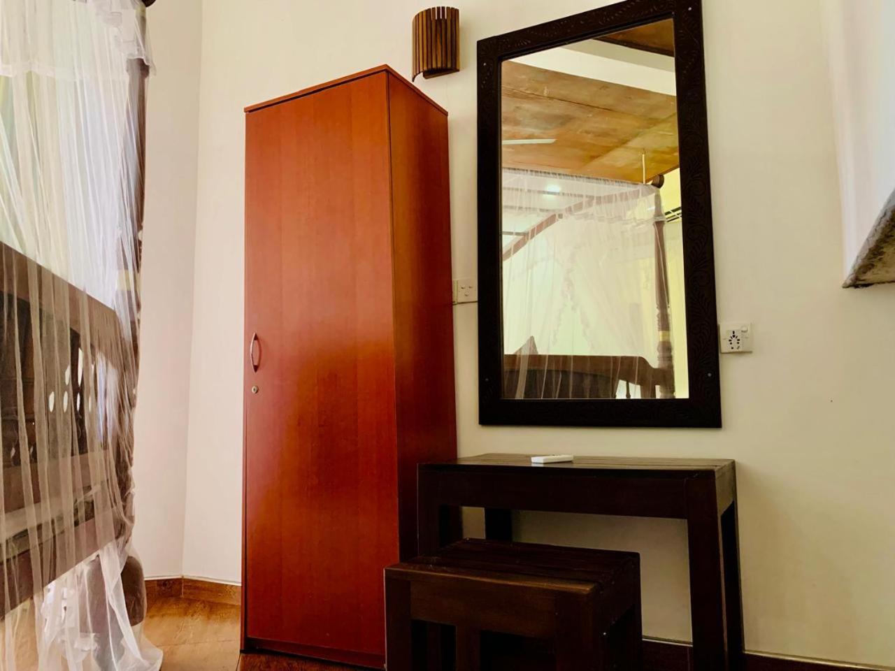 Hotel Poppies Mirissa Zewnętrze zdjęcie